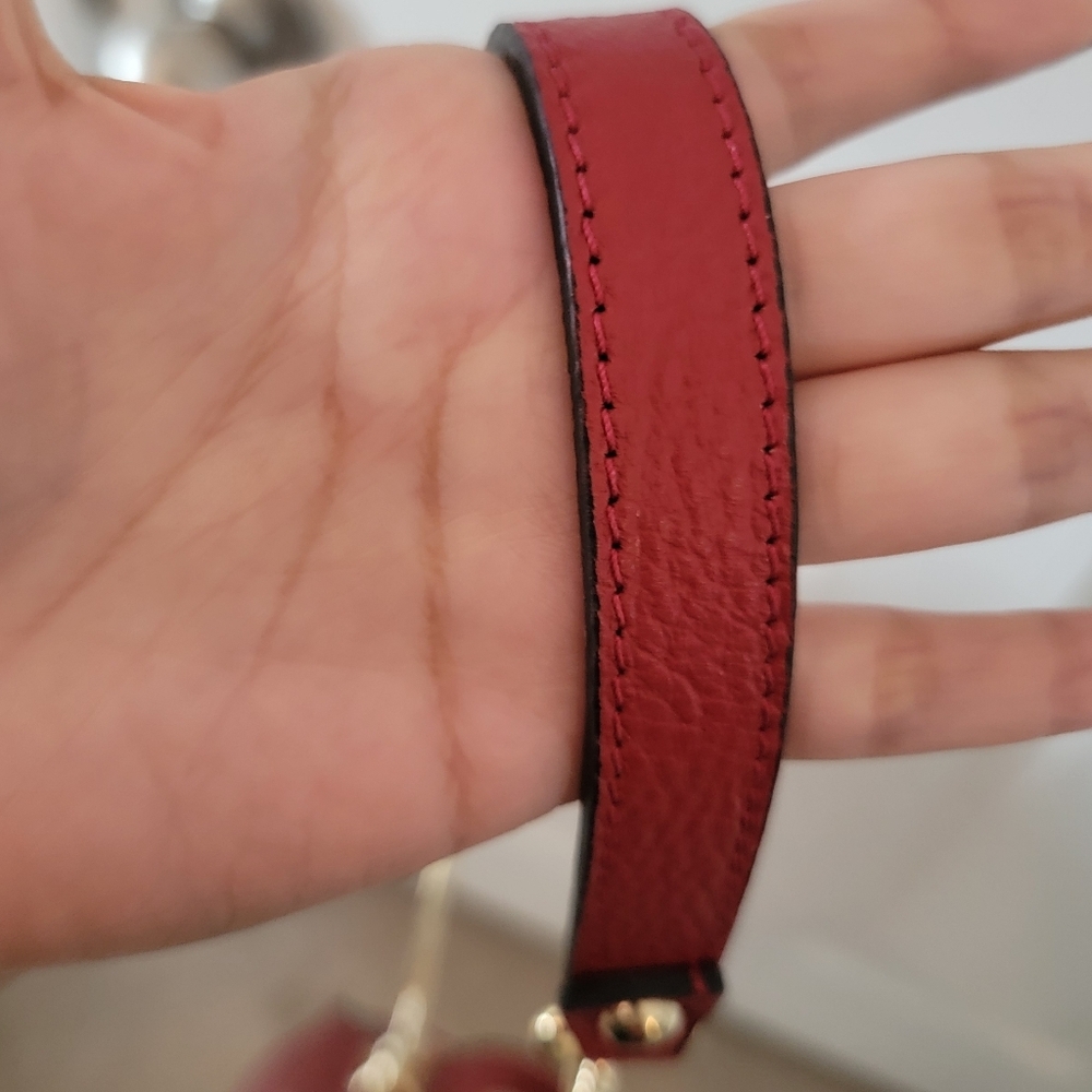 Elegant Red Bucket Bag - Picture 3 of 8